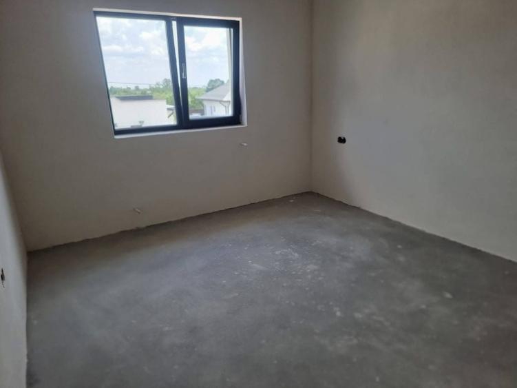 Casă cu 4 camere în Bradu