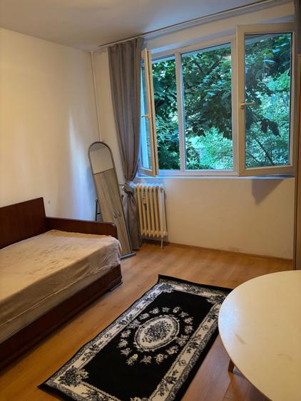 Apartament cu 4 camere decomandat în Exterior Vest