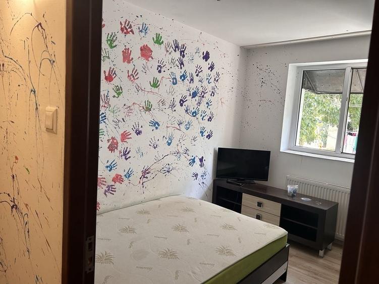 Apartament cu 3 camere decomandat în Exterior Vest