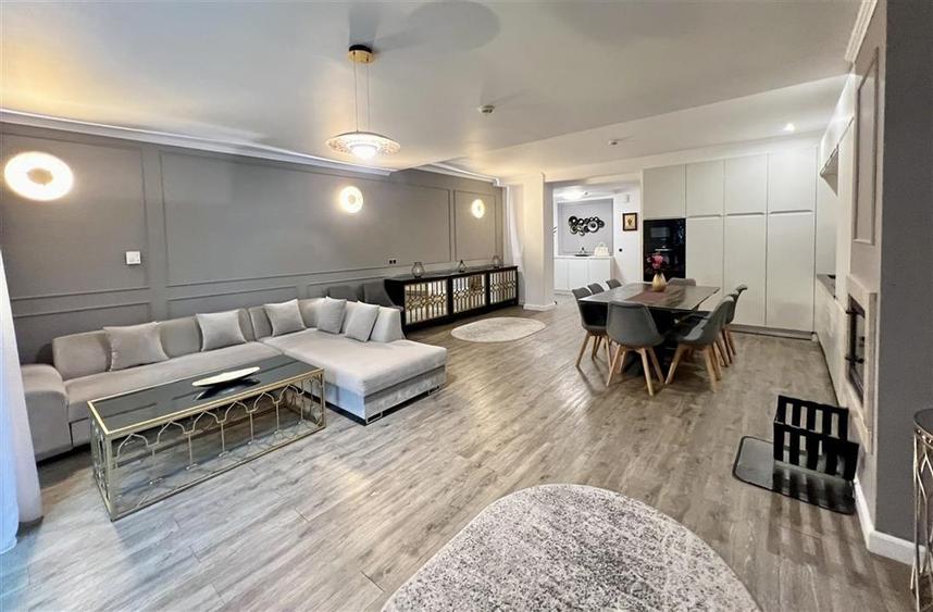 Apartament cu 4 camere decomandat, mobilat în Poiana Brașov