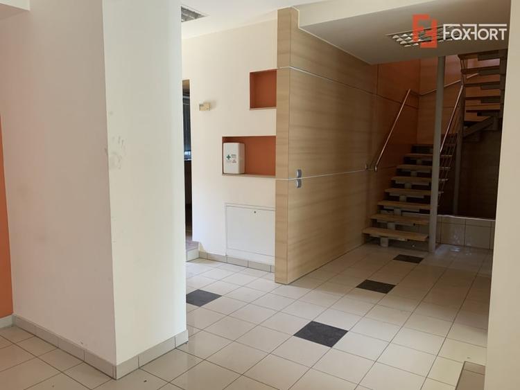 Casă individuală cu 10 camere cu Canalizare în Mehala