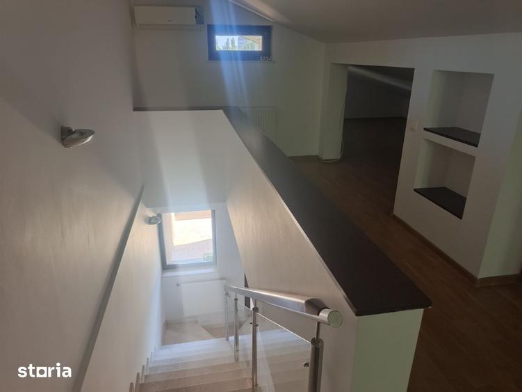 Casă cu 4 camere cu Teren 400 Mp în Central