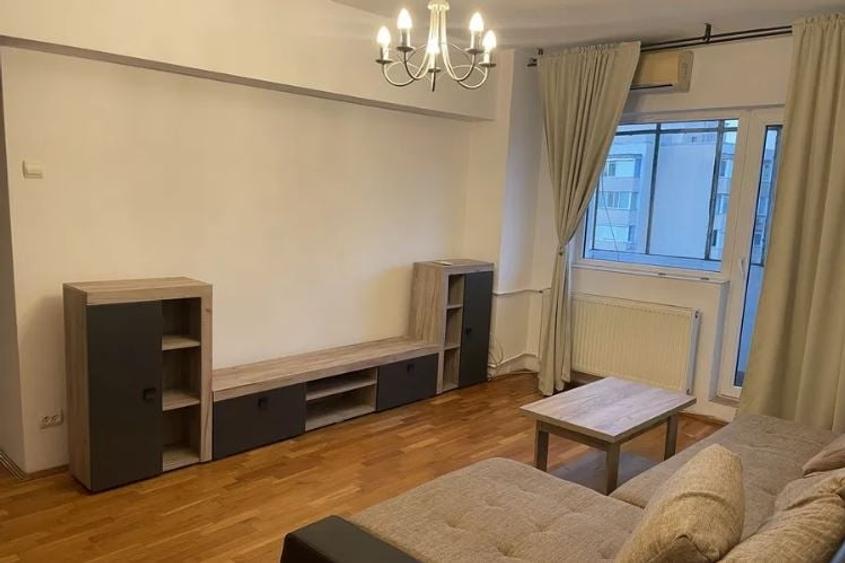 Apartament cu 3 camere semidecomandat, mobilat în Tineretului