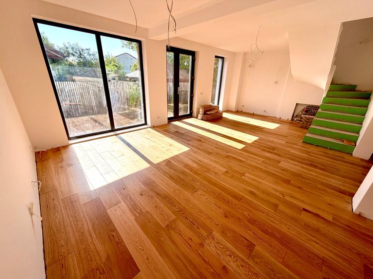 Duplex cu 5 camere cu Canalizare în Sud