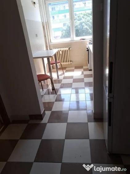 Apartament cu 3 camere decomandat în Cantemir