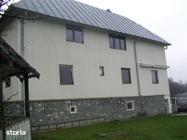 Casă cu 6 camere cu Teren 522 Mp în Central