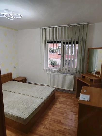 Apartament cu 3 camere decomandat în Bucovina