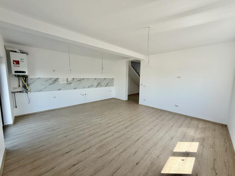 Duplex cu 4 camere cu Canalizare în Moșnița Nouă