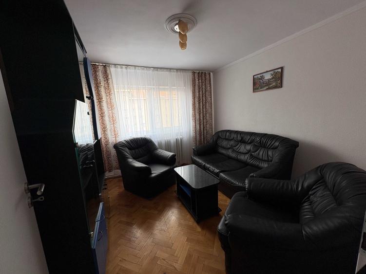 Apartament cu 3 camere decomandat în Cetate