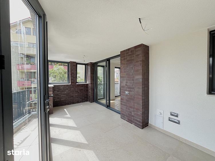 Apartament cu 4 camere semidecomandat în Floreasca