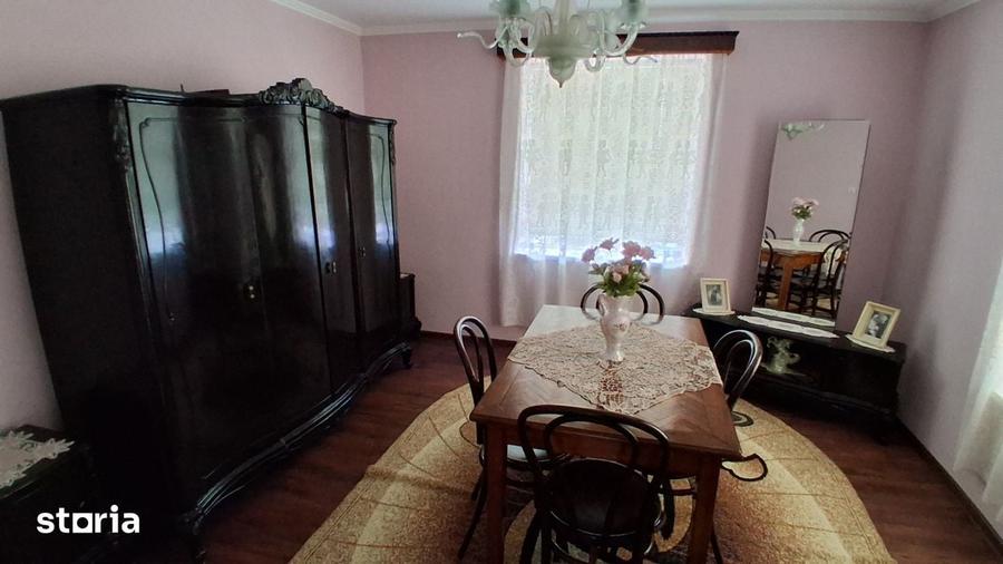 Casă cu 4 camere cu Teren 1600 Mp în Poiana
