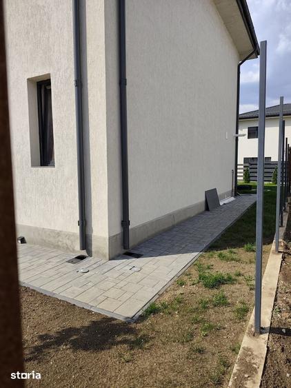 Casă cu 4 camere cu Teren 340 Mp în Joița