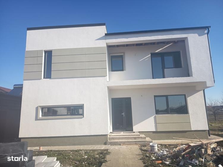Casă cu 4 camere în Central