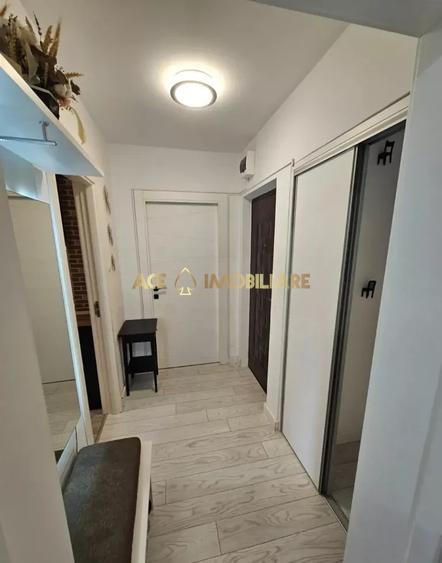 Apartament cu 3 camere semidecomandat, mobilat în Titan