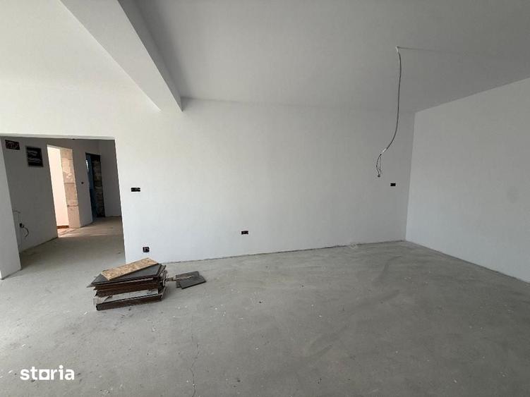 Casă cu 6 camere cu Teren 878 Mp în Cetate