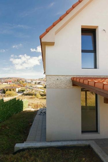 Casă individuală cu 5 camere cu Teren 605 Mp în Sălicea