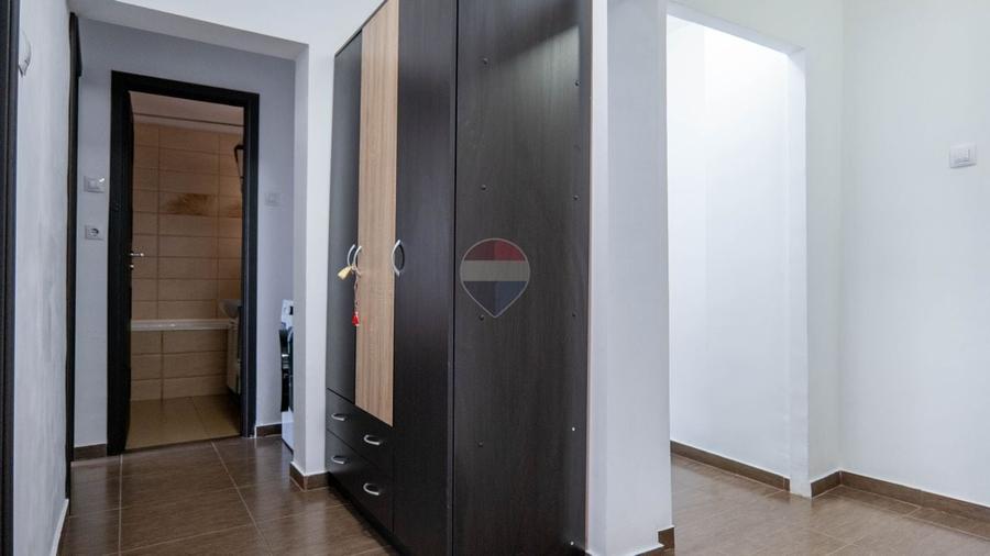 Apartament cu 3 camere decomandat, mobilat în Periferie