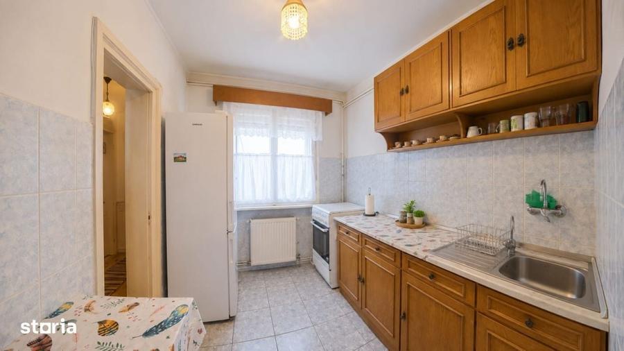 Apartament cu 3 camere semidecomandat în Careiului