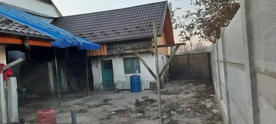 Casă cu 4 camere în Onești
