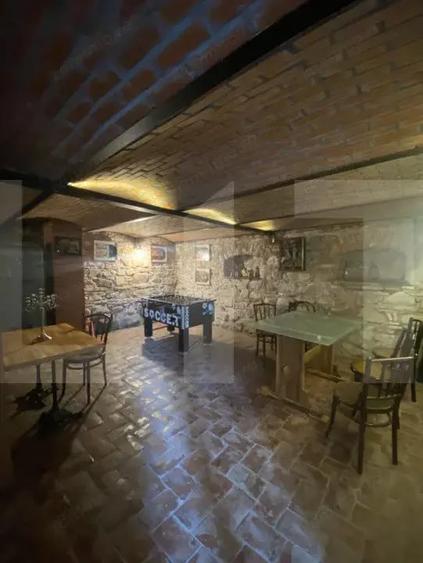 Casă cu 7 camere cu Teren 3000 Mp în Central