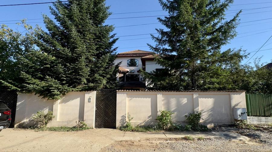 Casă individuală cu 8 camere cu Piscina în Tâncăbești