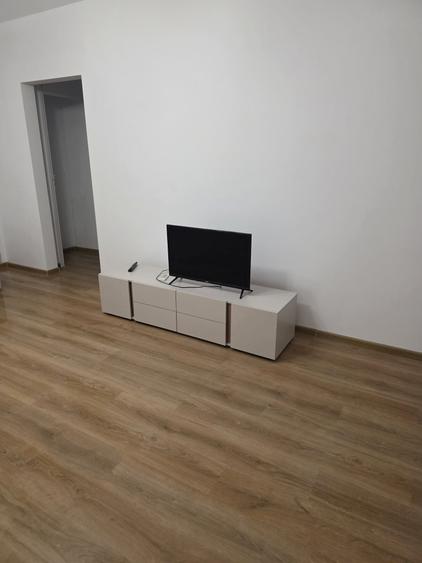 Apartament cu 2 camere semidecomandat în 1 Mai