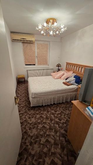 Apartament cu 3 camere semidecomandat în Sud-Vest