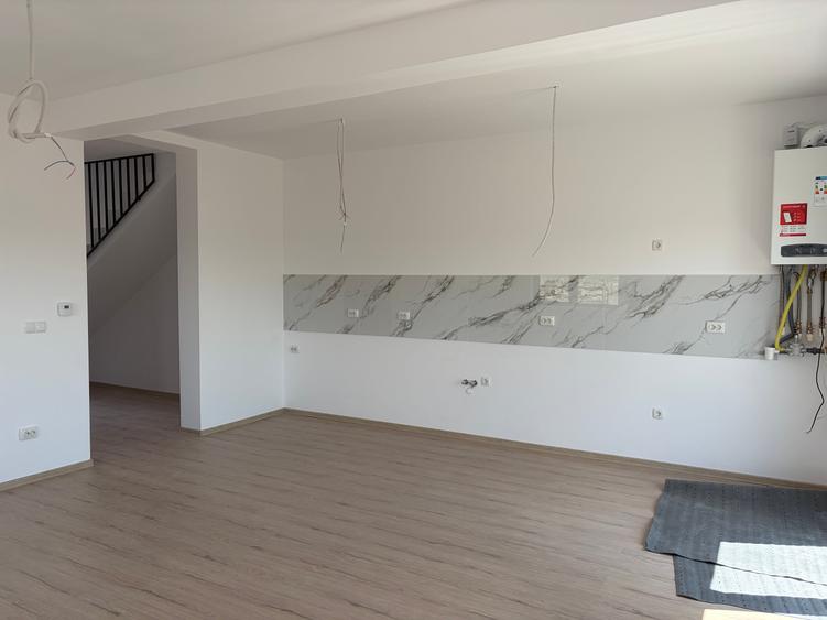 Duplex cu 4 camere cu Canalizare în Moșnița Veche