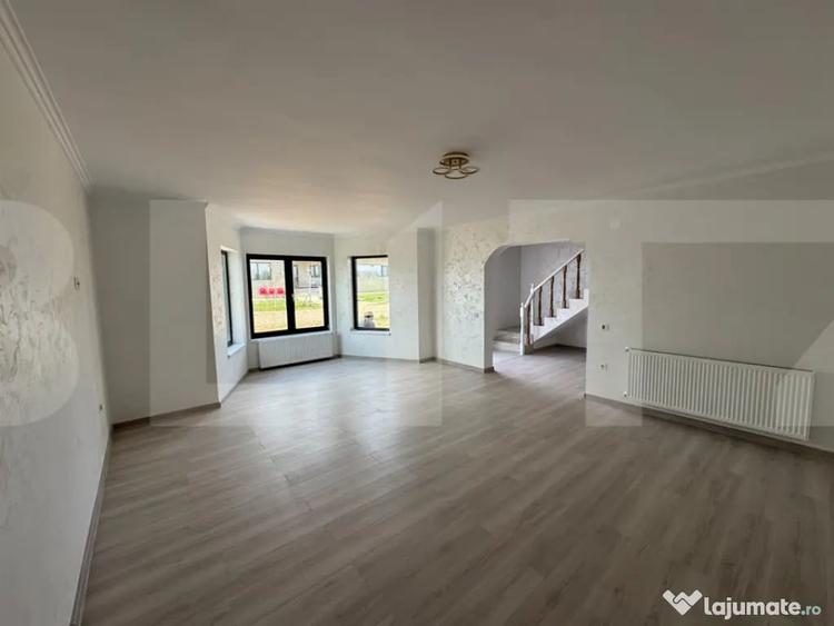 Casă cu 4 camere cu Teren 1000 Mp în Băiceni