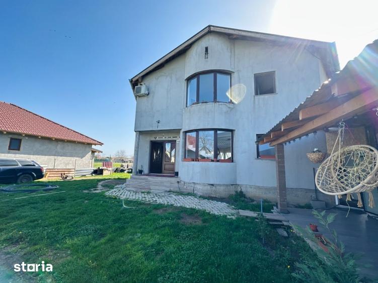 Casă cu 4 camere decomandat cu Teren 1482 Mp în Nojorid