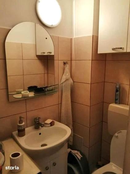 Apartament cu 3 camere decomandat în Far