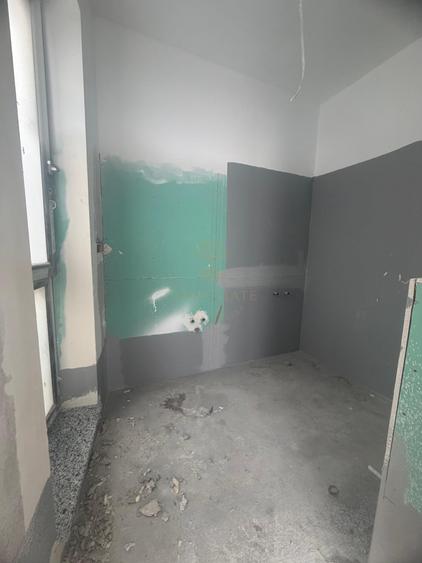 Apartament cu 3 camere semidecomandat, mobilat în Eminescu