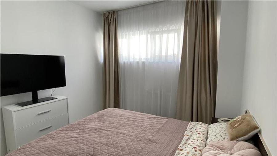 Apartament cu 3 camere semidecomandat, mobilat în Turnișor