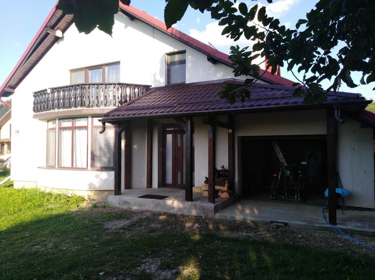 Casă cu 4 camere cu Teren 1800 Mp în Central