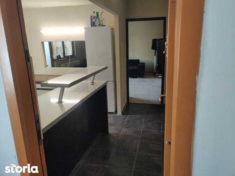 Apartament cu 3 camere decomandat în Micro 2
