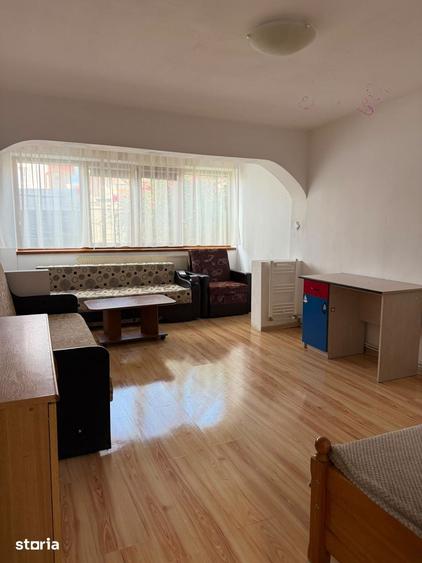 Casă cu 6 camere cu Teren 730 Mp în Central