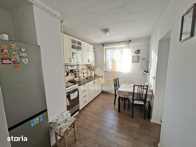 Apartament cu 3 camere semidecomandat, mobilat în Astra