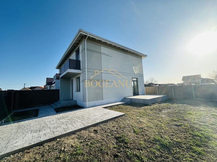 Duplex cu 4 camere cu Canalizare în Utvin