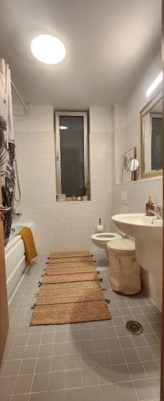 Apartament cu 3 camere decomandat, mobilat în P-ța Victoriei