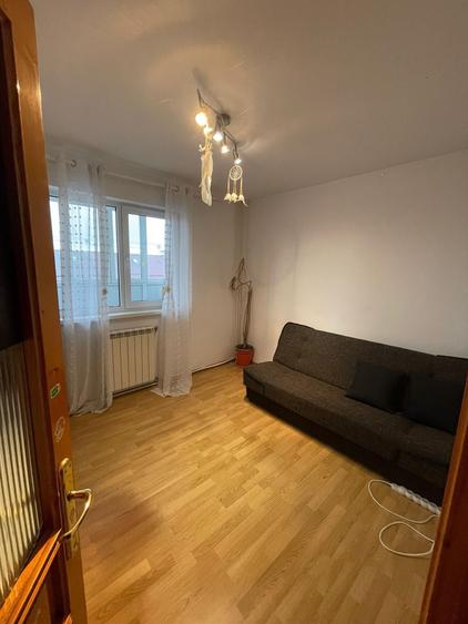 Apartament cu 3 camere decomandat în Exterior Vest
