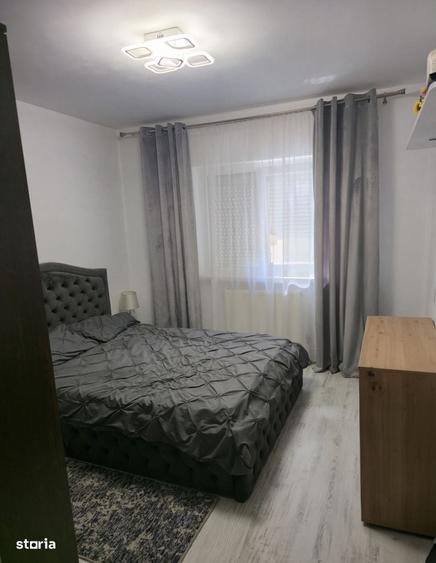 Apartament cu 4 camere decomandat în Central