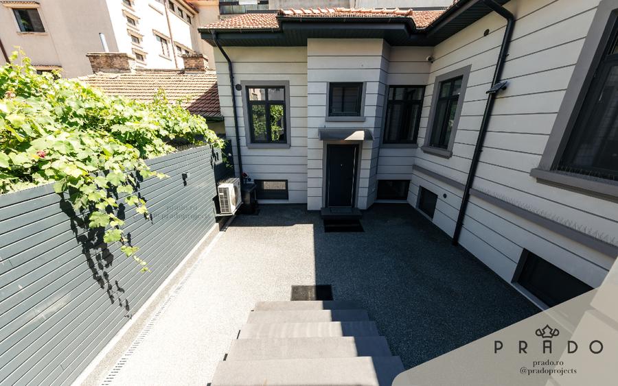 Casă individuală cu 5 camere cu Teren 209 Mp în Central
