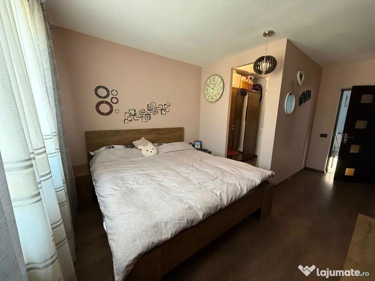 Apartament cu 3 camere decomandat, mobilat în Cornișa