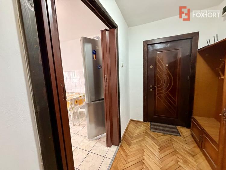 Apartament cu 3 camere decomandat, mobilat în Aradului