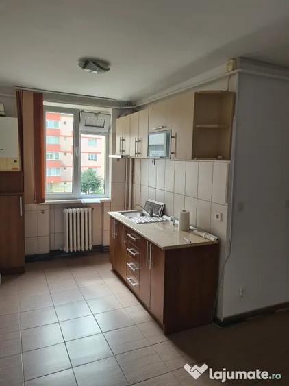 Apartament cu 2 camere decomandat în Precista