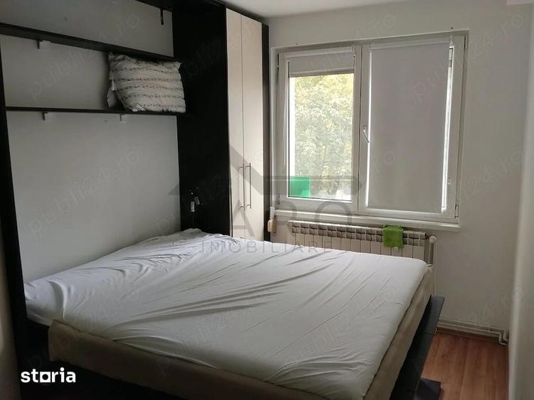 Apartament cu 3 camere în 22 Decembrie 1989