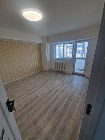 Apartament cu 3 camere decomandat în Militari