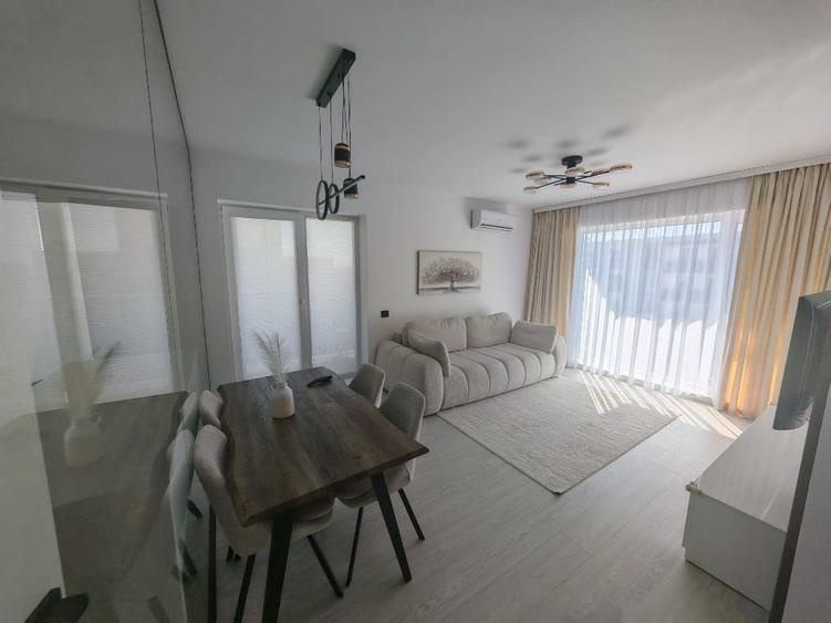 Apartament cu 3 camere decomandat în Sud
