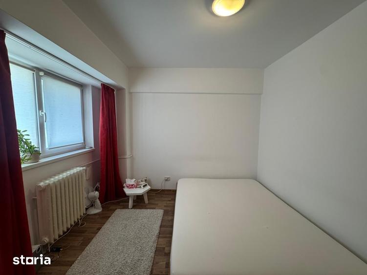 Apartament cu 3 camere semidecomandat în Victoriei