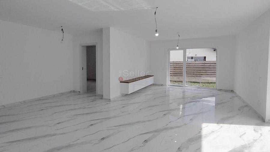Casă individuală cu 3 camere cu Canalizare în Sânpetru